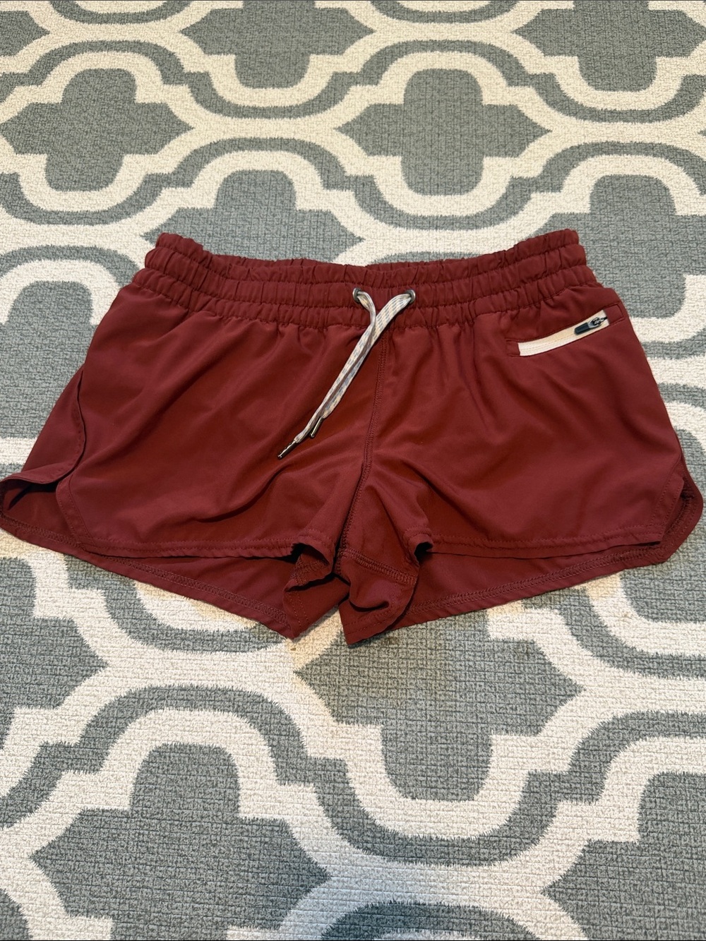 Vuori women’s Small lined running active workout gym shorts brick red drawstring